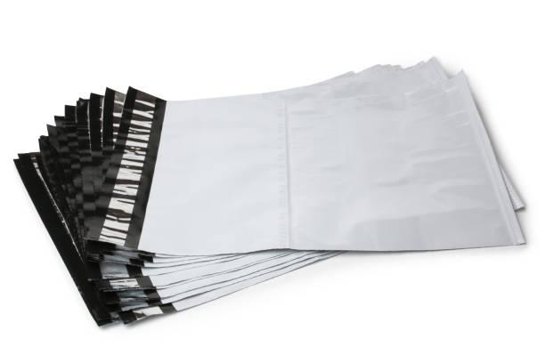 A importância da carta remetente e destinatário em um envelope grande